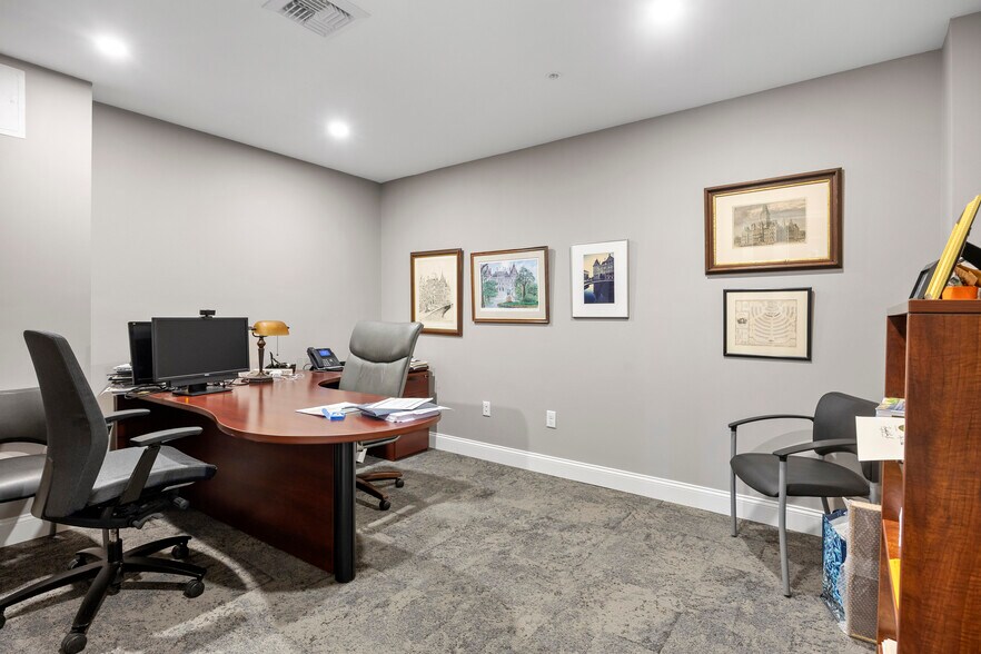 More Photos Of 76 N Pearl St, Albany Apartments For Lease