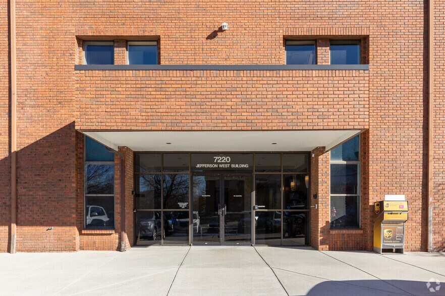 More Photos Of 7220 W Jefferson Ave, Lakewood Office For Lease