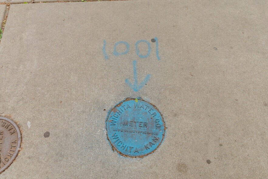 More Photos Of 1001 W Douglas Ave, Wichita Storefront For Sale