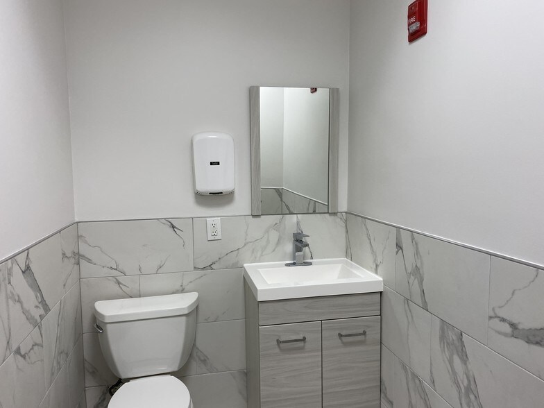 More Photos Of 26-19 Francis Lewis Blvd, Flushing Medical For Lease