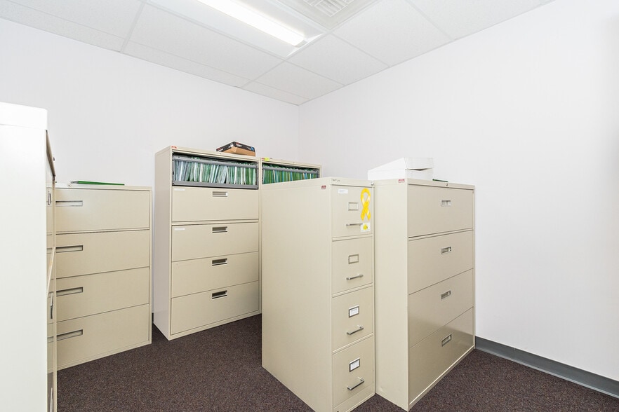 More Photos Of 355 Smoke Tree Plaza Dr, North Aurora Office For Lease