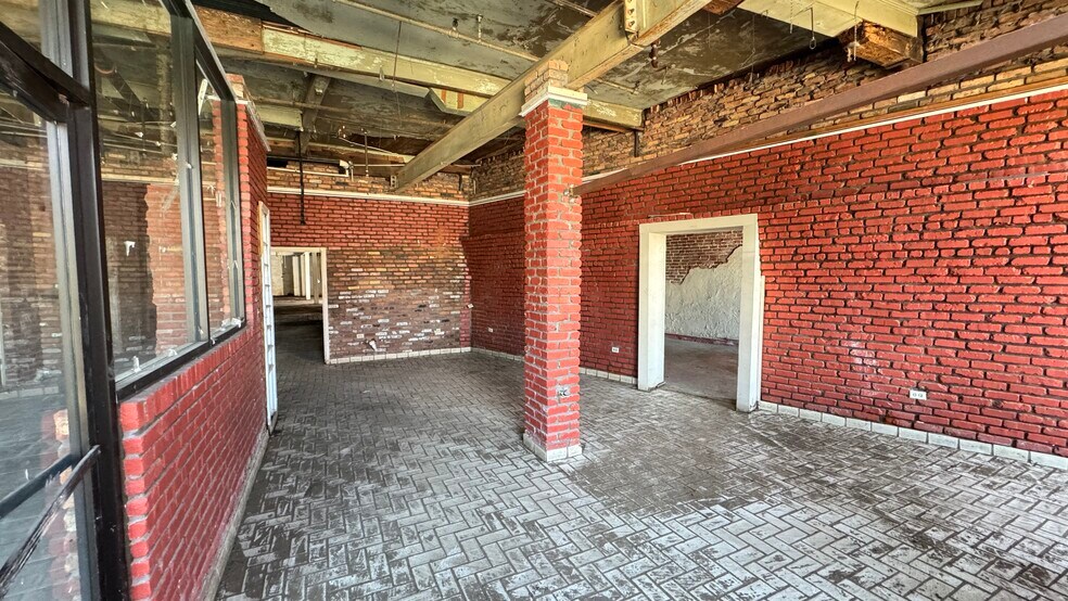 More Photos Of 13 N Broad St, Winder Office For Sale