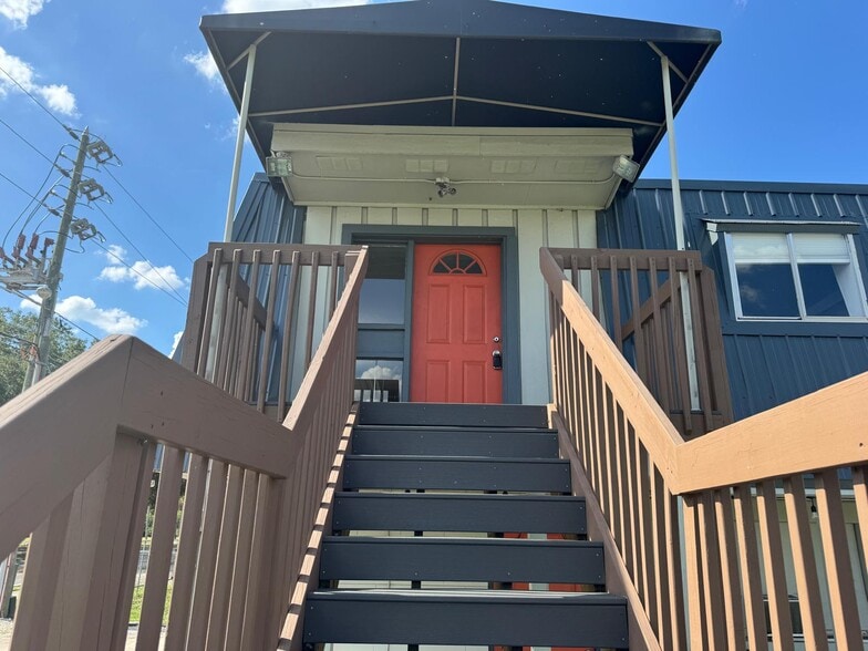 More Photos Of 254 N Division St, Oviedo Storefront Retail Office For Sale