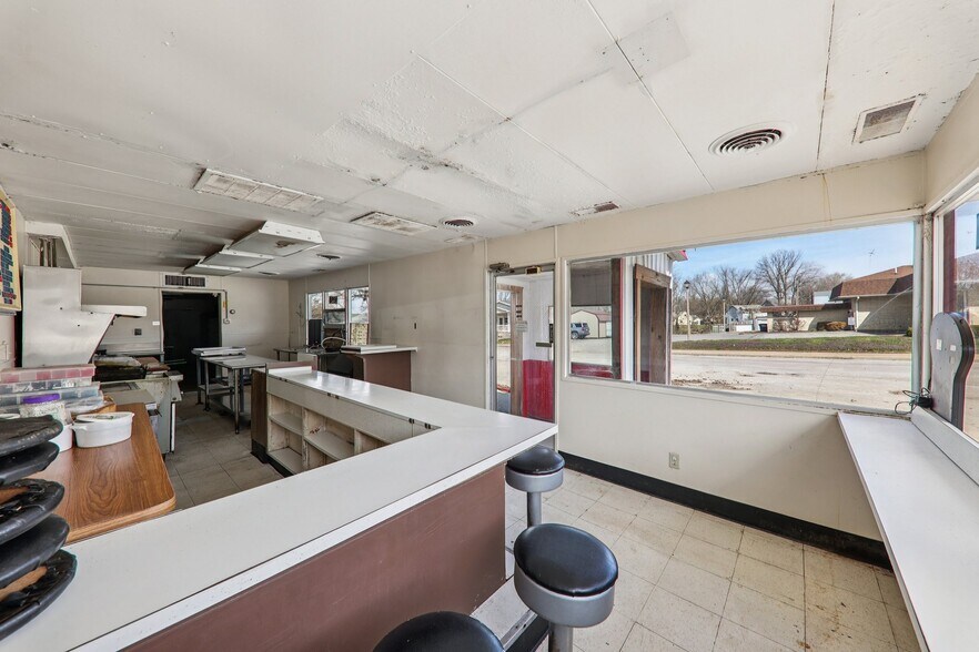 More Photos Of 201 Dearborn St, Hillsboro General Retail For Sale
