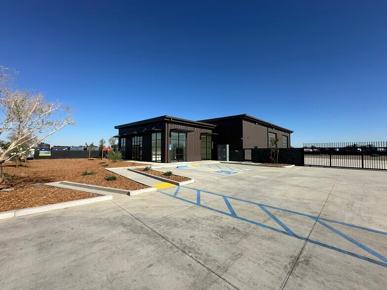 More Photos Of 31234 DenBeste Court, Shafter Warehouse For Lease