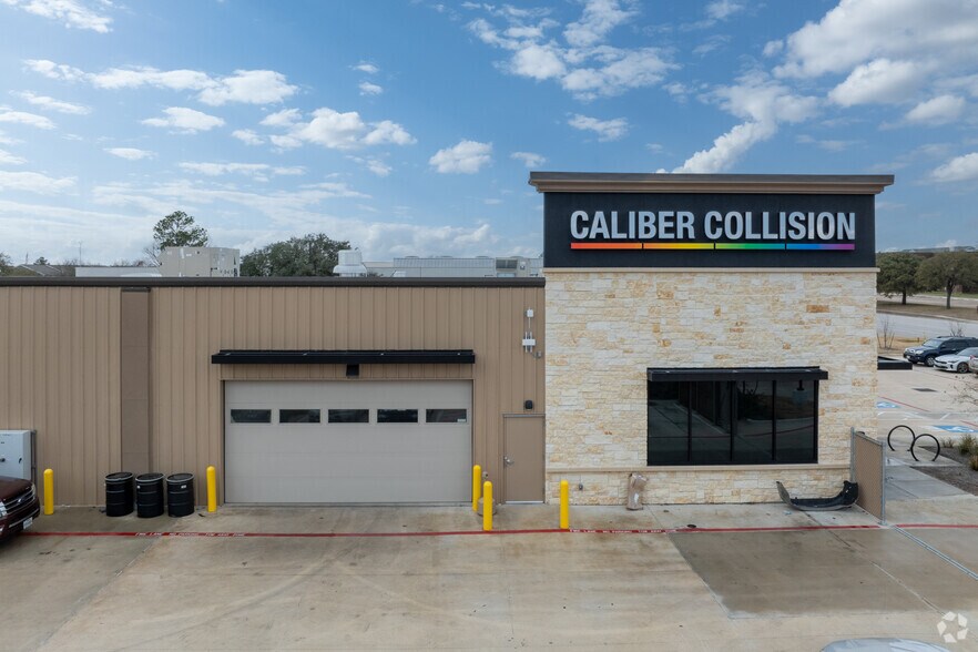 More Photos Of 1002 Southwest Pky E, College Station Auto Repair For Sale