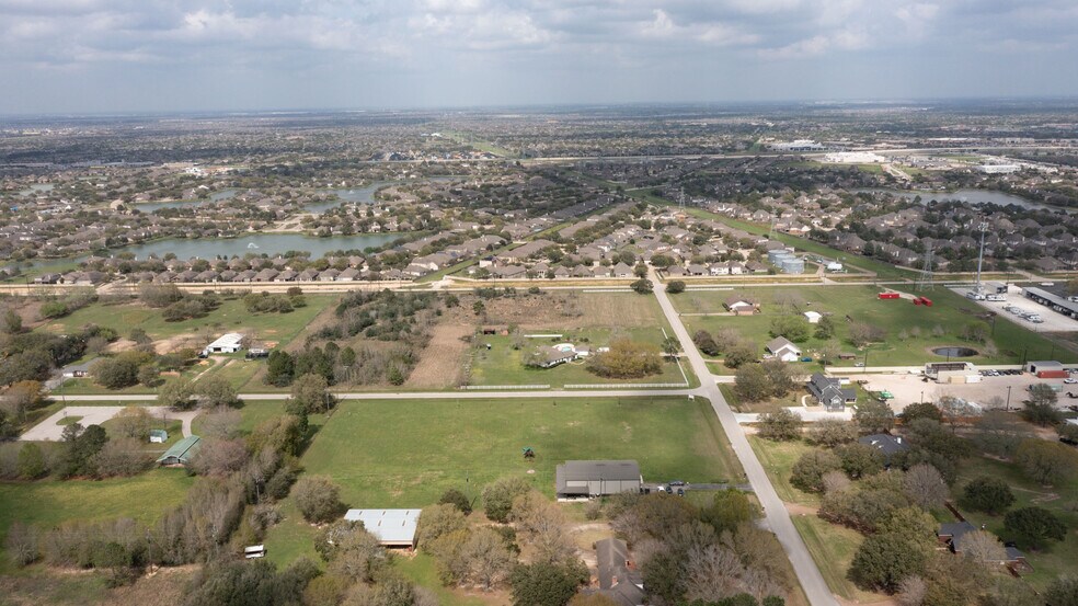 More Photos Of 10711 Hidden Lake Ln, Richmond Distribution For Sale