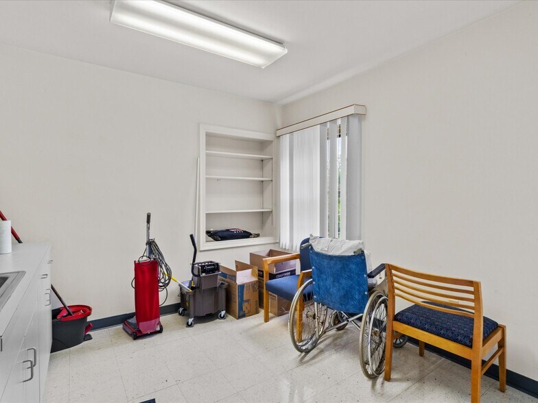 More Photos Of 1830 Route 209, Brodheadsville Office For Sale