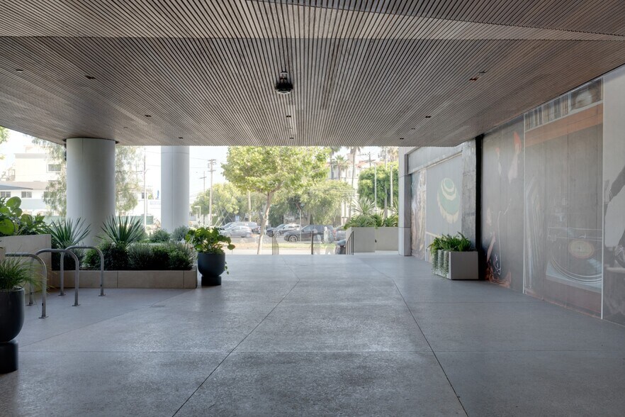 More Photos Of 11911 San Vicente Blvd, Los Angeles Office For Lease