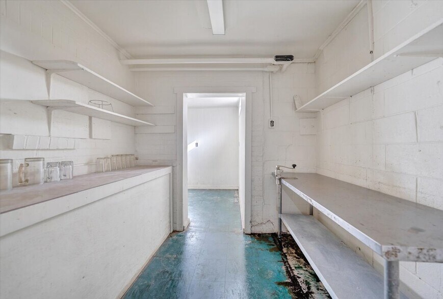 More Photos Of 630 Lowe St, Buchanan Restaurant For Sale