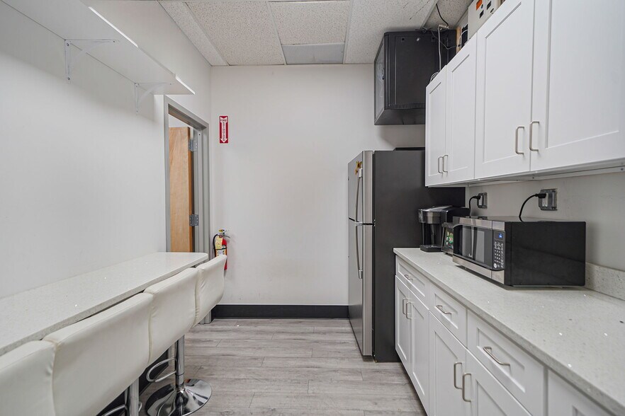 More Photos Of 180 E Main St, Bay Shore Medical For Sale