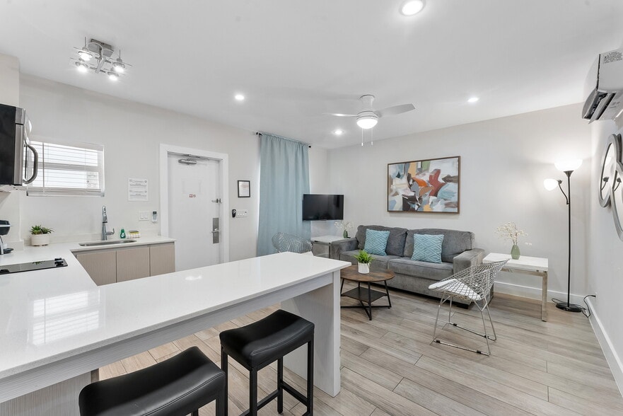 More Photos Of 3020-3024 Seville St, Fort Lauderdale Hotel For Sale