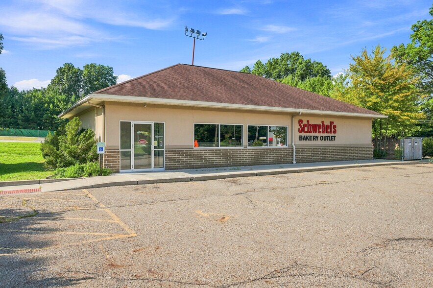 More Photos Of 406 Reed Ave, Cuyahoga Falls Freestanding For Sale