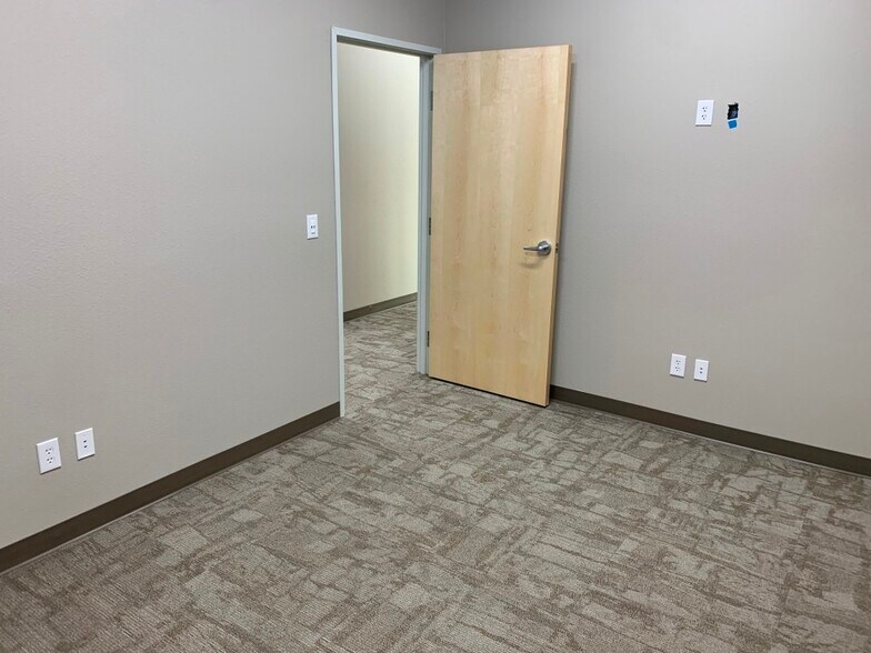 More Photos Of 2960 W Horizon Ridge Pky, Henderson Medical For Sale