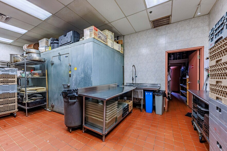 More Photos Of 3237 S Harlem Ave, Berwyn Specialty For Sale