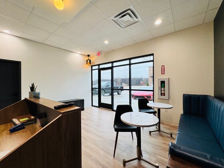 More Photos Of 15105 Crown At Lone Oak Rd, Edmond Office For Lease
