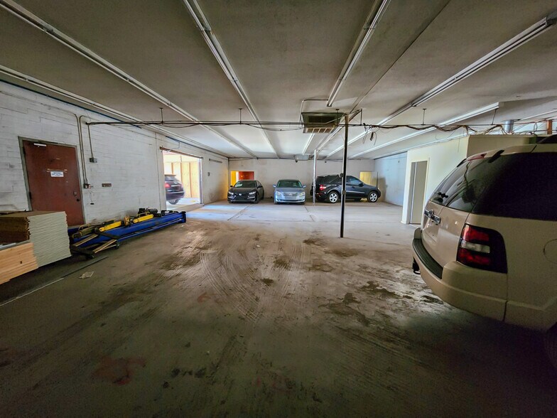 More Photos Of 9602-9606 N 7th St, Phoenix Auto Repair For Sale