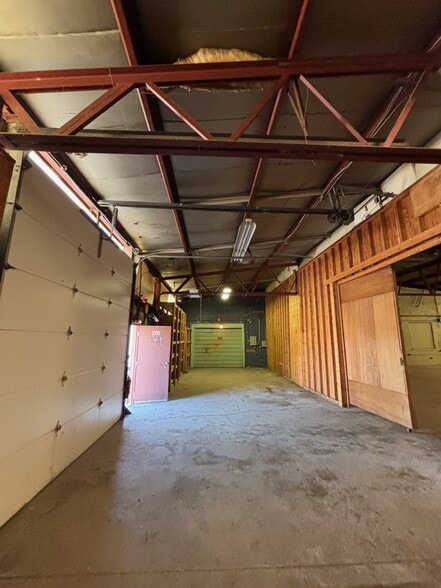 More Photos Of 3708-3750 11 Mile Rd, Berkley Distribution For Lease