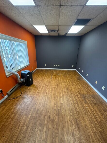 More Photos Of 24 W Potomac Pky, Williamsport Warehouse For Lease
