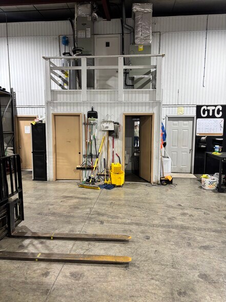 More Photos Of 2403 Kline Ave, Nashville Warehouse For Lease