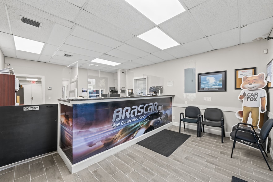 More Photos Of 4521 N Federal Hwy, Pompano Beach Auto Dealership For Sale