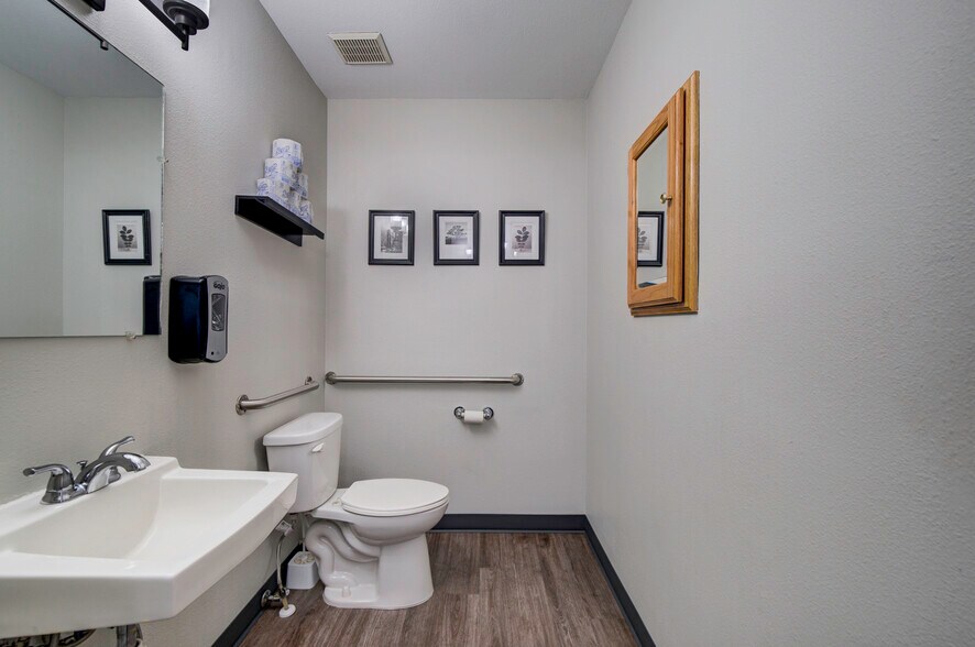 More Photos Of 1625 E Platte Ave, Colorado Springs Office For Sale