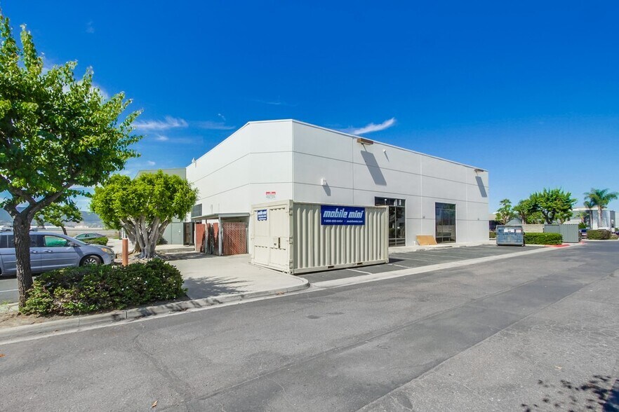 More Photos Of 960 Los Vallecitos Blvd, San Marcos Showroom For Lease