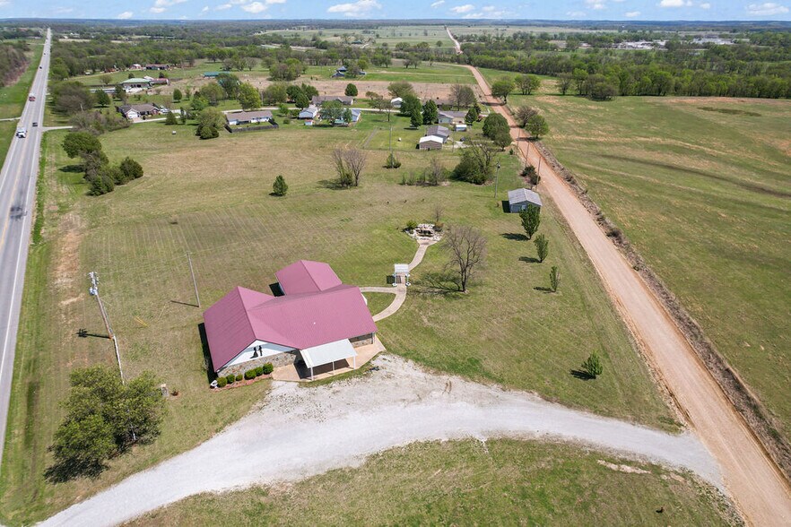 More Photos Of 58225 US-60, Fairland General Retail For Sale