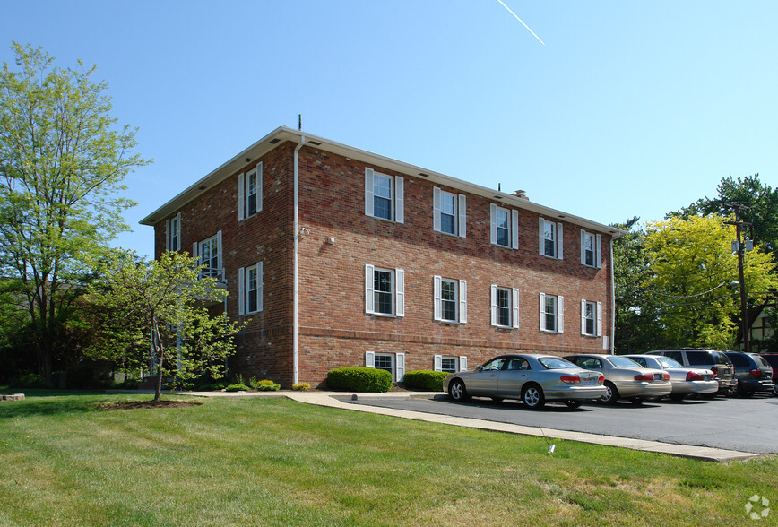 Primary Photo Of 5830 N High St, Worthington Office For Lease