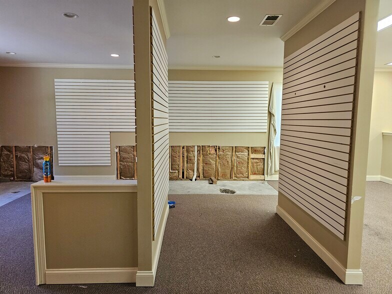 More Photos Of 301 Ramblin Rd, West Columbia Office For Sale