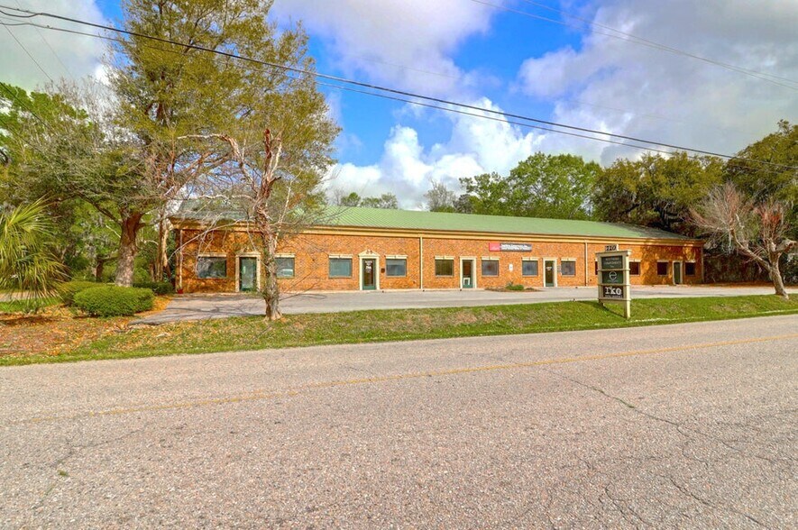 More Photos Of 720 Dupont Rd, Charleston Light Distribution For Sale