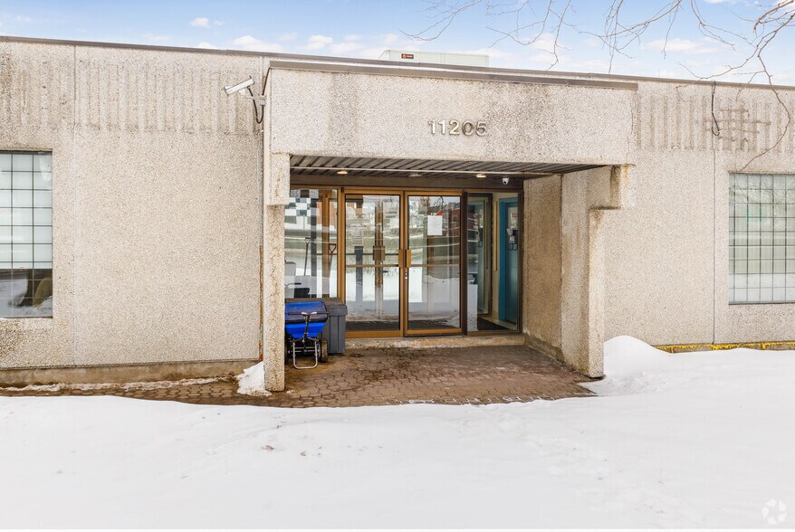 More Photos Of 11205 Ch de la Côte-de-Liesse, Dorval Warehouse For Lease