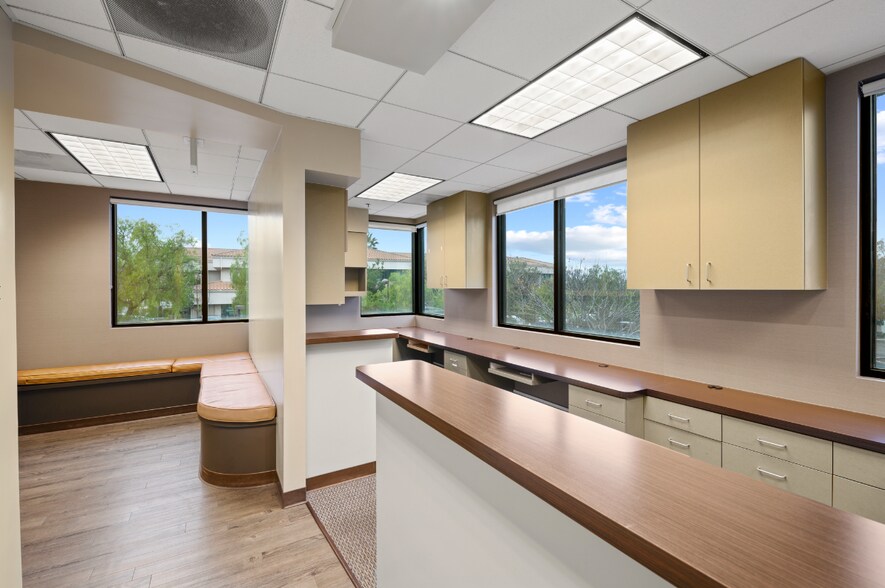 More Photos Of 311 Haigh Rd, Thousand Oaks Medical For Lease