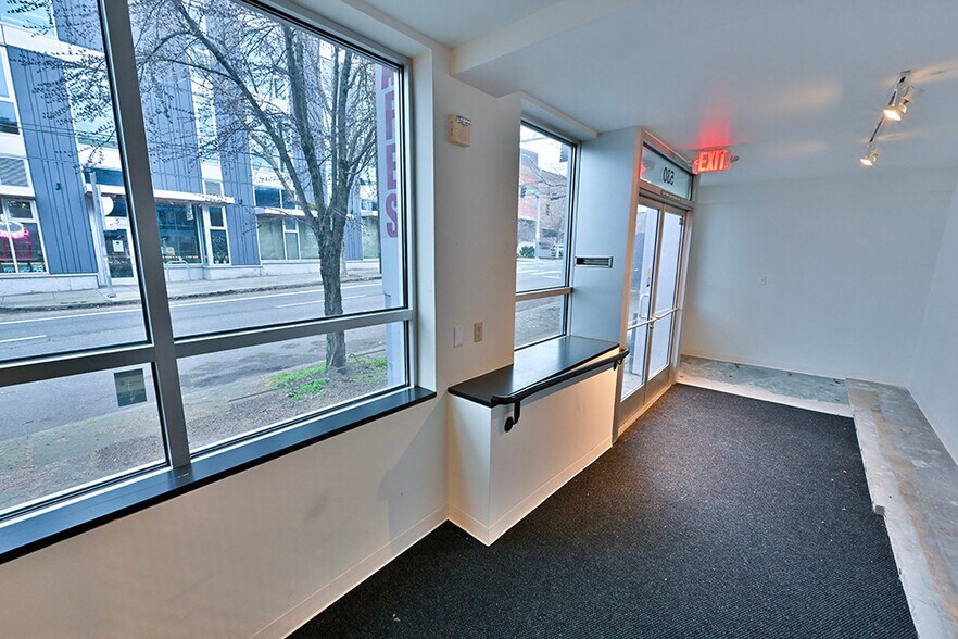 More Photos Of 530 NE Couch St, Portland Light Manufacturing For Lease