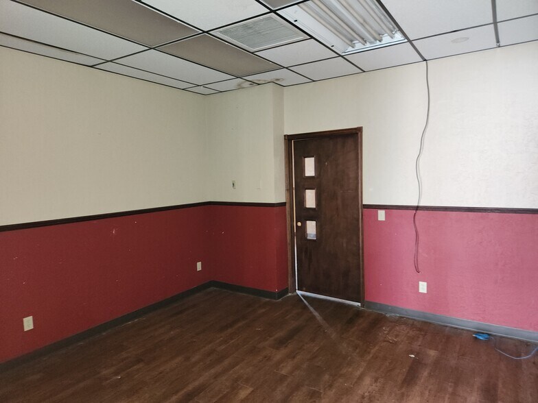 More Photos Of 401 SW C Ave, Lawton Fast Food For Lease