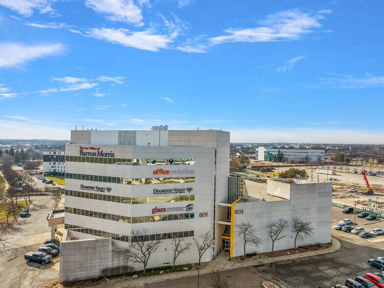More Photos Of 801-803 W Big Beaver Rd, Troy Office For Lease