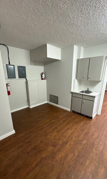 More Photos Of 6604 82 Av NW, Edmonton Office For Lease