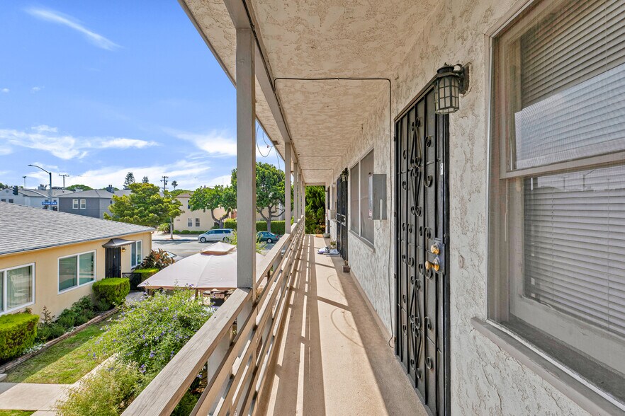 More Photos Of 1811 Ocean Park Blvd, Santa Monica Apartments For Sale