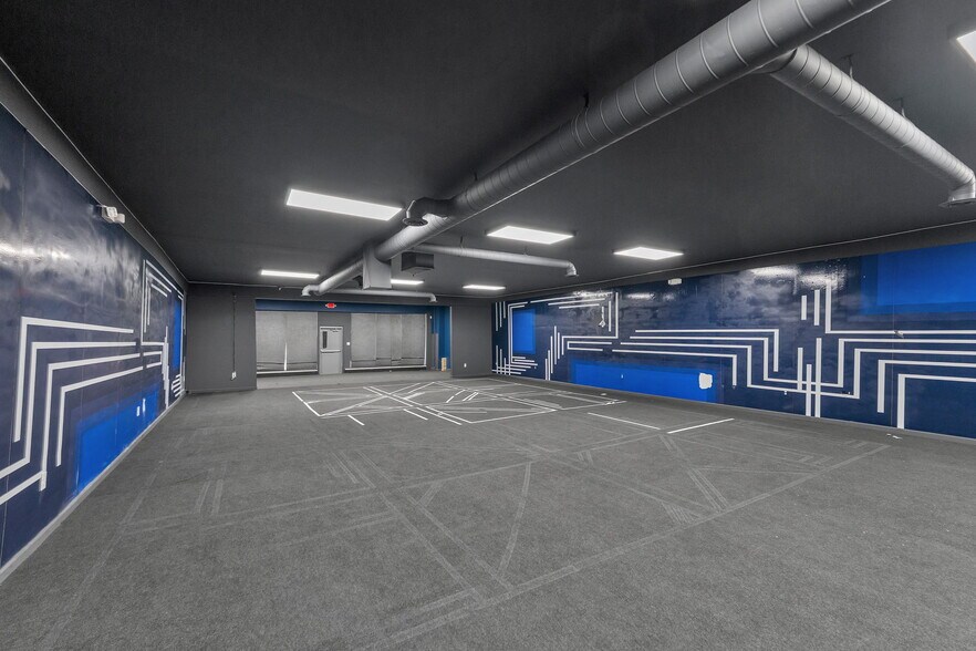 More Photos Of 16914 E 9 Mile Rd, Eastpointe Storefront For Sale