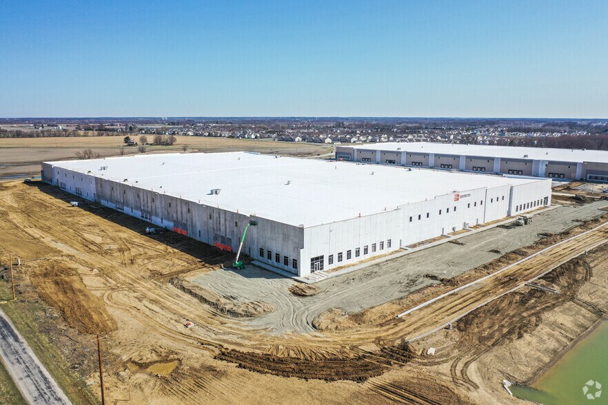 More Photos Of 5999 Bixby Rd, Canal Winchester Distribution For Lease