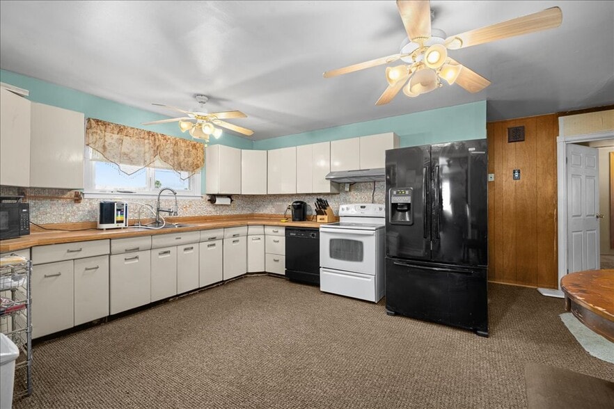 More Photos Of 1307 E Hwy 12, Harlowton Hotel For Sale