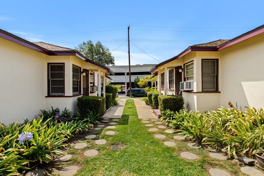 More Photos Of 2553 Nina St, Pasadena Apartments For Sale