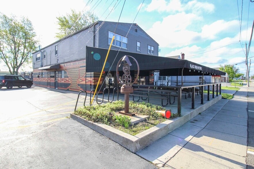 More Photos Of 3648 S Park Ave, Buffalo Restaurant For Lease