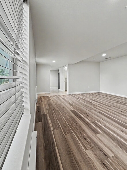 More Photos Of 21 Bisbee Ct, Santa Fe Warehouse For Lease