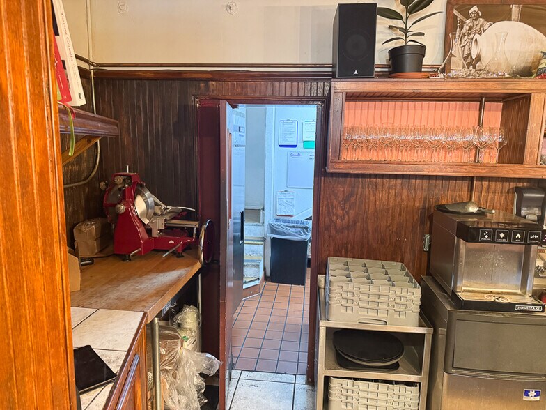 More Photos Of 7233 Healdsburg Ave, Sebastopol Restaurant For Lease