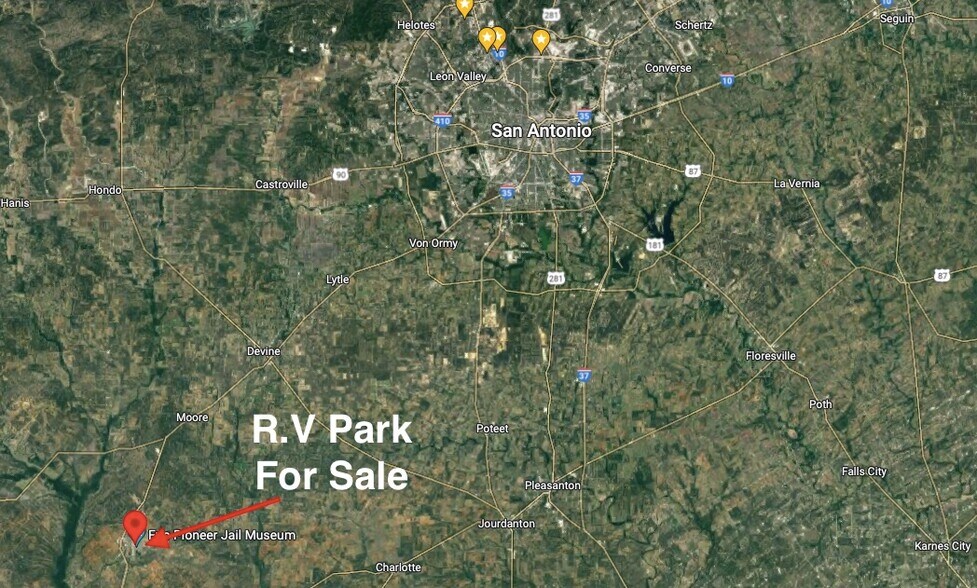 More Photos Of 1411 S Pecan, Pearsall Trailer Camper Park For Sale