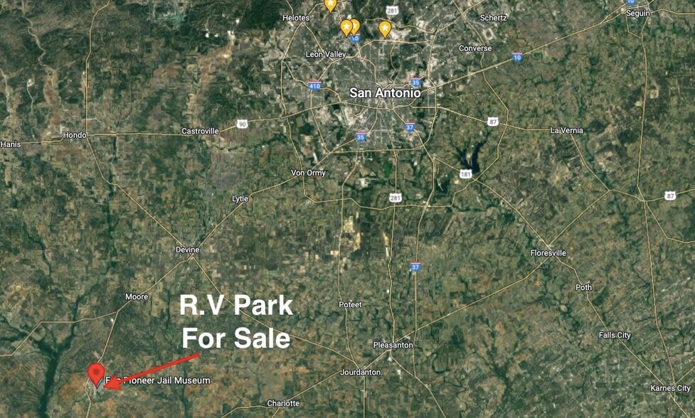 More Photos Of 1411 S Pecan, Pearsall Trailer Camper Park For Sale