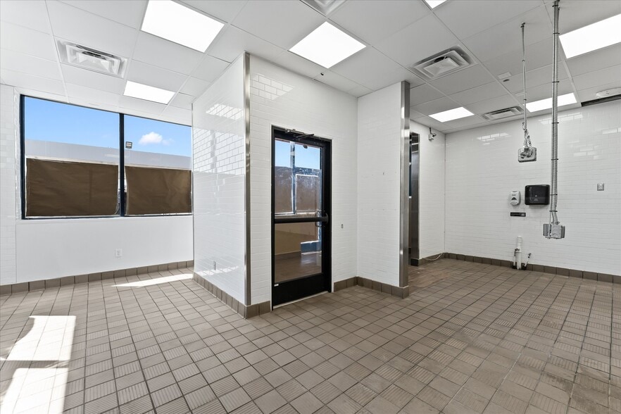 More Photos Of 5520-5564 Woodward Ave, Detroit Freestanding For Lease