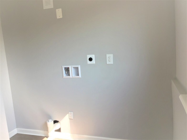 More Photos Of 23233 S Chrysler Dr, Hazel Park Office For Sale