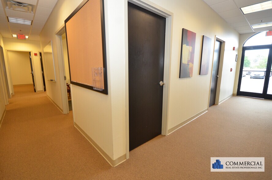 More Photos Of 13564 Village Park Dr, Orlando Unknown For Lease